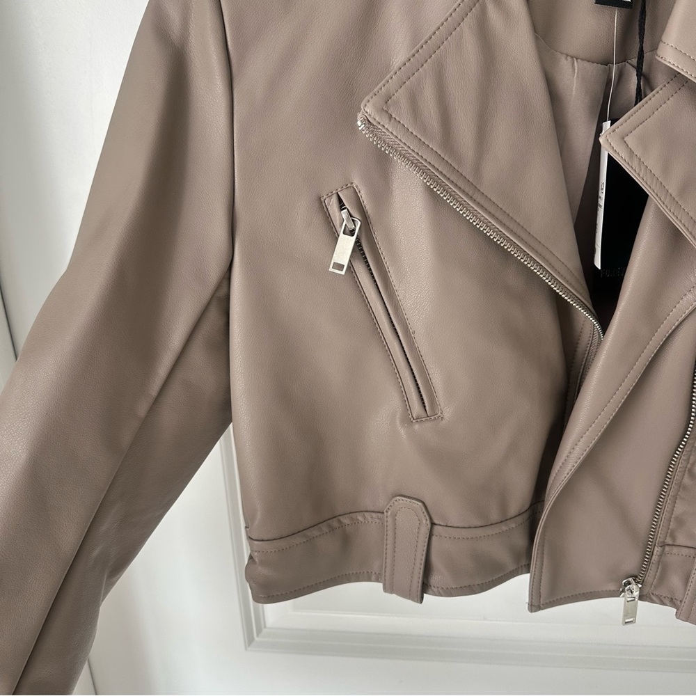 Forever 21 Women's Tan Cropped Leather Moto Jacket - Picture 3 of 4